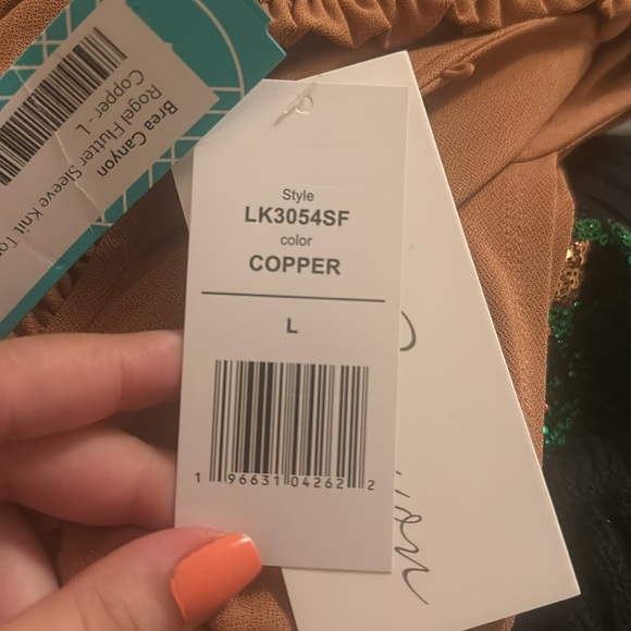 Flutter Sleeve Knit Top - Picture 4 of 4